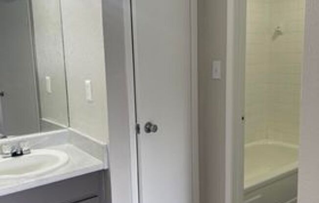 2 beds, 1 bath, 900 sqft, $1,051, Unit 16D