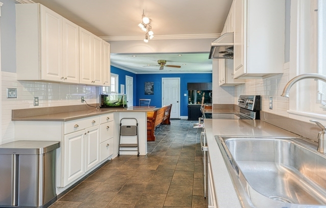 85 ROOSEVELT RD