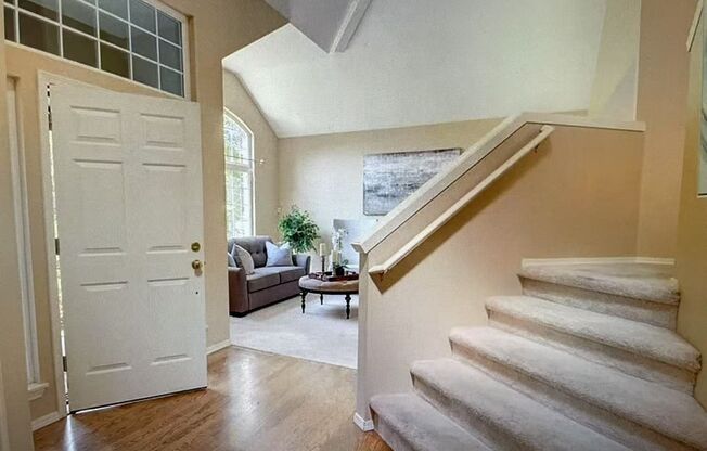 Beautiful 4-bed, 3-bath + 1 office house in Kirkland for rent!