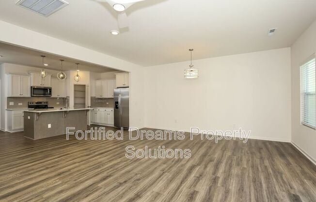 5 SALTFORD LN
