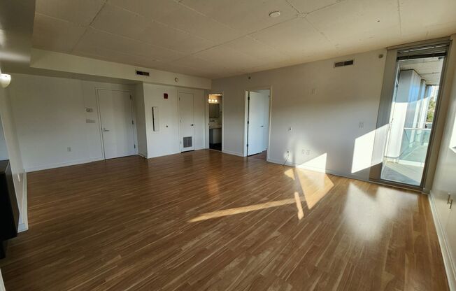 1 bed, 1 bath, 718 sqft, $1,950, Unit 4B