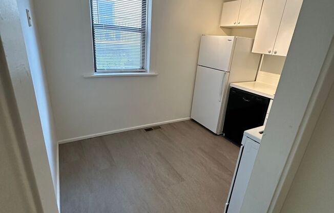 Studio, 1 bath, 400 sqft, $925, Unit 4415-104