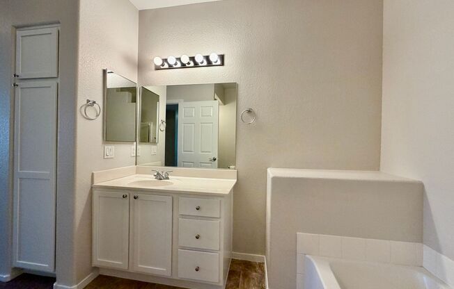 2 beds, 2 baths, $1,550, Unit # 6231