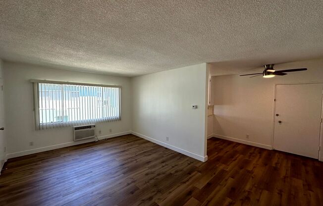233 N. Hollywood Way