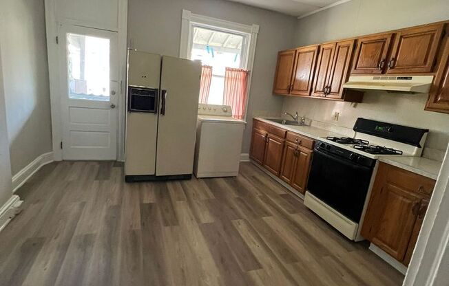 Three Bedroom One Bathroom Recently Renovated Ready To Move Unit