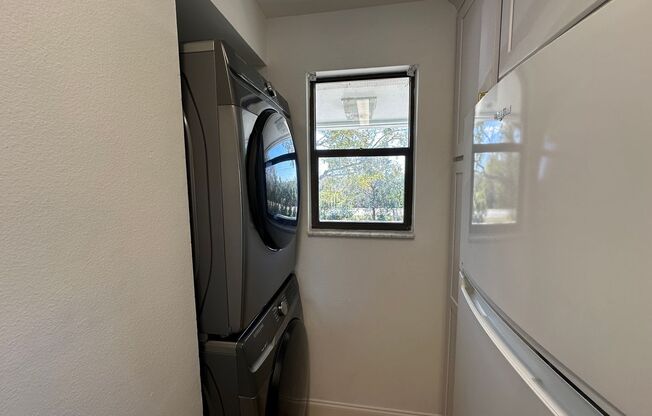 2 bedroom 1 Bath newly renovated 1 mile from the beach