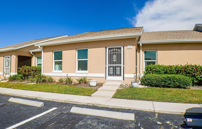 Updated Condo 3 beds 2 baths in Fort myers close to the beach!