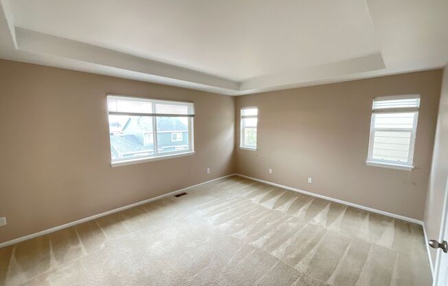 4 beds, 3 baths, $2,550