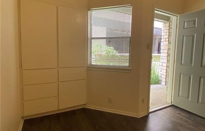 1 bed, 1 bath, $1,250, Unit #102