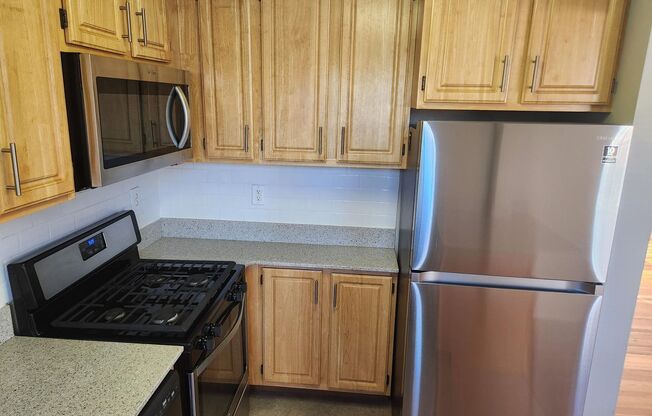 2 beds, 1 bath, 897 sqft, $2,275, Unit F-05