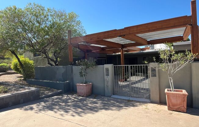 2 Bd 2 Ba + Guest House in Ocotillo Hills