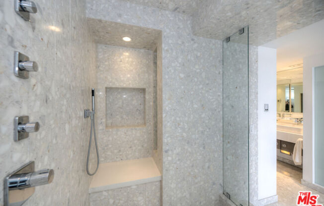 2 beds, 3 baths, 2,085 sqft, $7,250, Unit 1207