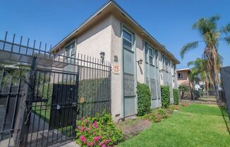 4108-4106 W. Palmwood Dr.