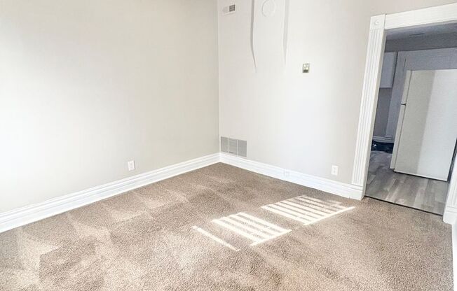 10-16 E Fountain Blvd.