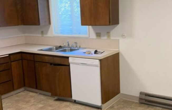 2 beds, 1 bath, $1,250