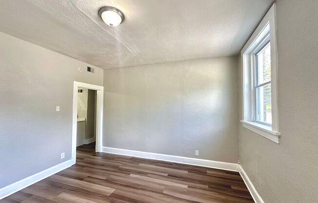 Recently Renovated 2 Bed, 1 Bath Apartment in Uptown - Available 8/10!