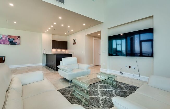 3 beds, 5 baths, $18,975, Unit # 4305