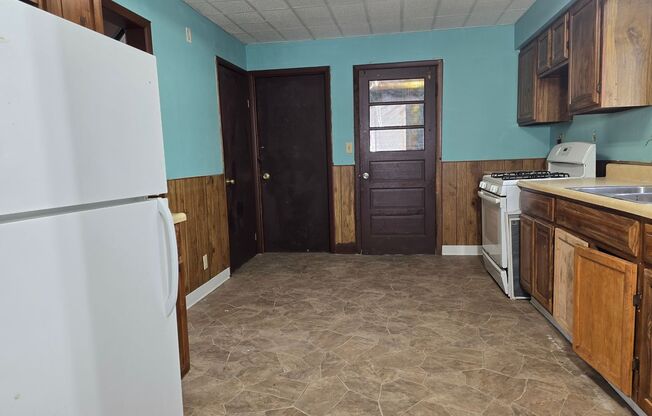 3 beds, 1 bath, $1,200