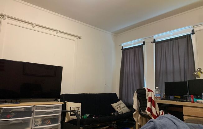 4 beds, 2 baths, $2,350, Unit 7