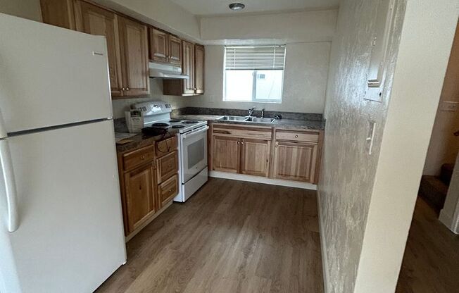 2 beds, 1 bath, 900 sqft, $1,350, Unit 26