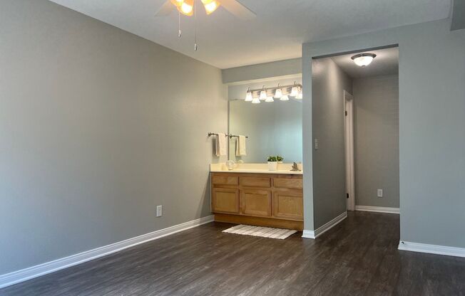 2 beds, 2 baths, 950 sqft, $2,920, Unit 1641B