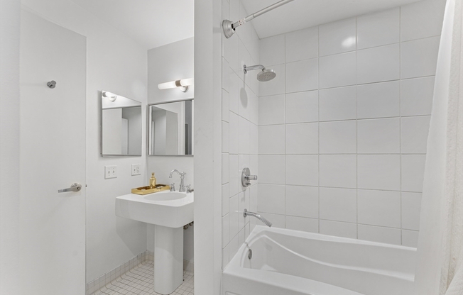 1 bed, 1 bath, 1,051 sqft, $4,200, Unit 1F