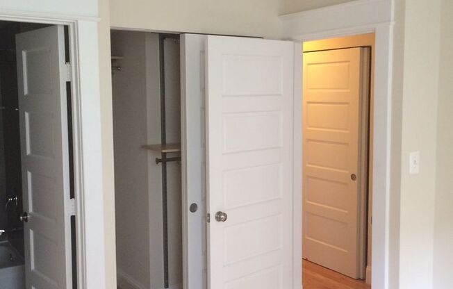 3 beds, 2 baths, $5,250, Unit 305