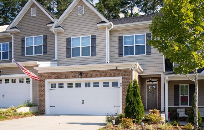 APPLICATIONS PENDING 05/14/24: Beautiful 3br/2.5ba Two-Story Townhouse Close to RTP, Downtown Durham, Durham Tech, and NCCU!