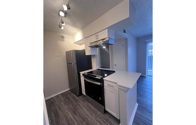 1 bed, 1 bath, 549 sqft, $975