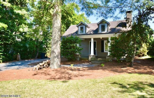 Charming cottage located in the heart of downtown Southern Pines.