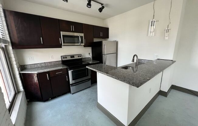 2 beds, 2 baths, 847 sqft, $1,499, Unit 1100 - 222