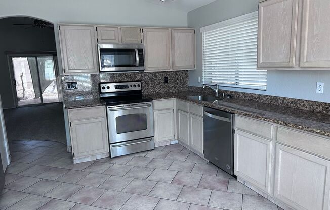 LOCATION!! 3 bed 2 bath single level home in Ahwatukee!