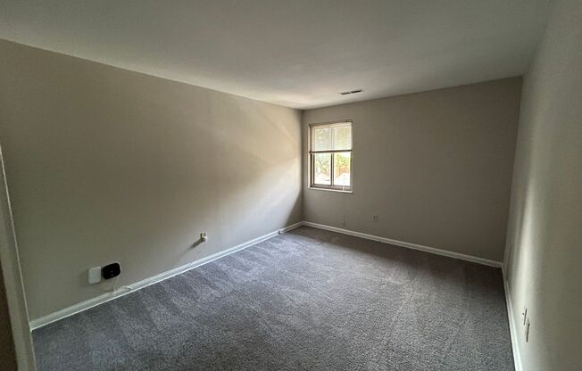 2 beds, 1 bath, 1,147 sqft, $950, Unit 411 - C BT