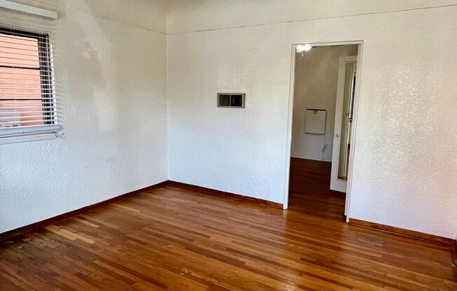 Large Private 1 Bed/ 1 Bath-Bankers Hill