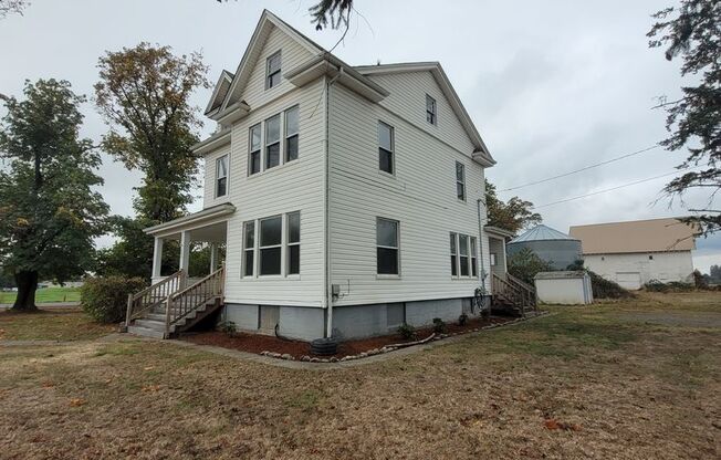 Cozy 4 Bed, 1.5 Bath Country House in Jefferson