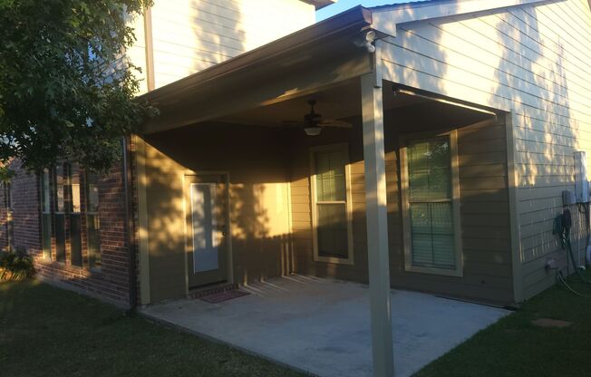 3 beds, 2.5 baths, $2,600