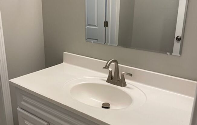 Renovated 2 Bedroom with Washer and Dryer hook ups