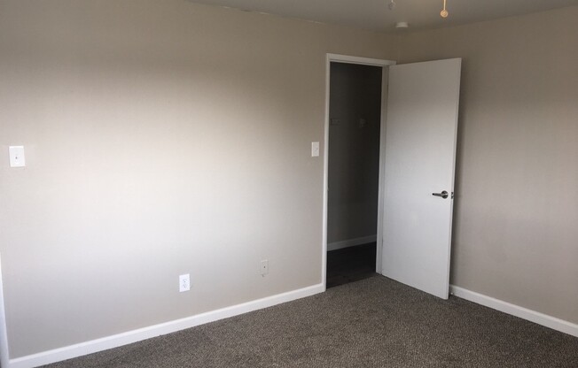 2 beds, 1 bath, $1,325, Unit 1395Stardust-7