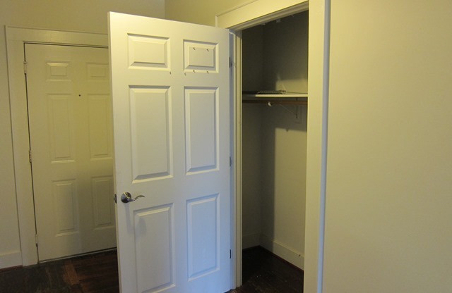 2 beds, 1.5 baths, 1,300 sqft, $1,995, Unit 440
