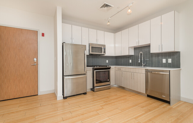 1 bed, 1 bath, 687 sqft, $3,190, Unit 305