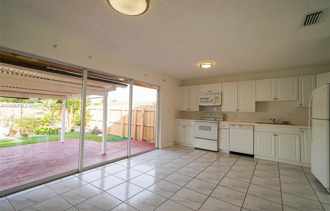7182 SW 152 CT