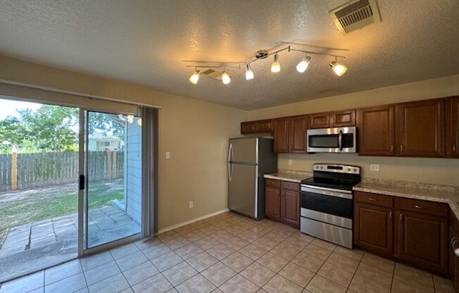 3 beds, 2 baths, $1,550