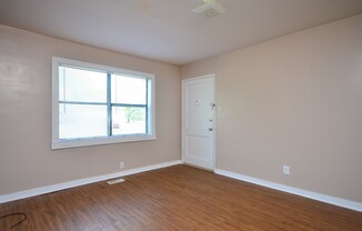 2 beds, 1 bath, $600, Unit D2