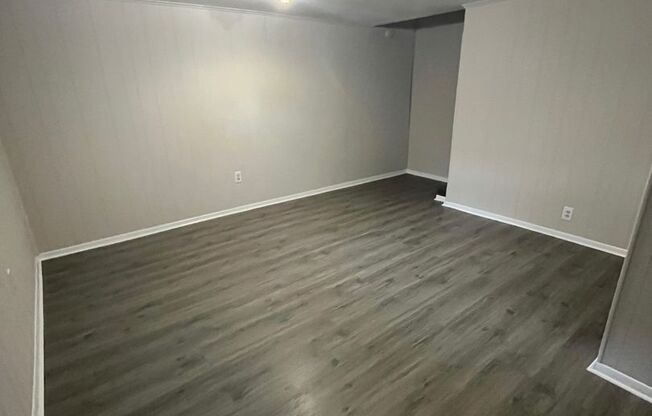 2 beds, 1 bath, $2,595