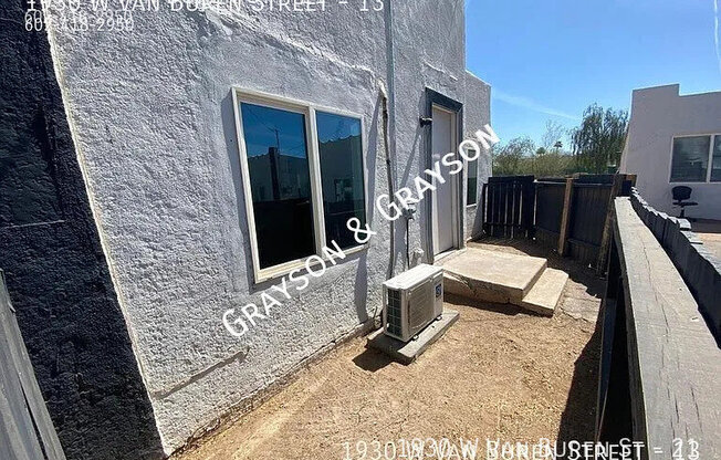 1930 W Van Buren Street