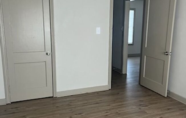 2 beds, 1 bath, 850 sqft, $1,100, Unit 707