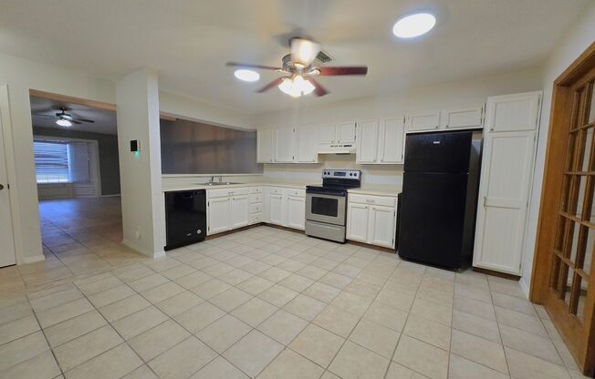 CUTE - 1 LEVEL - SPACIOUS - 2BD/2BTH TOWNHOME IN HARLINGEN