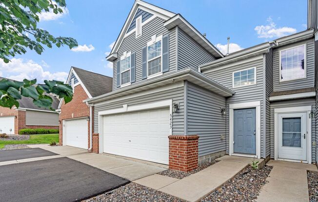 3bd, 2ba town home in NEW HOPE, avail NOW