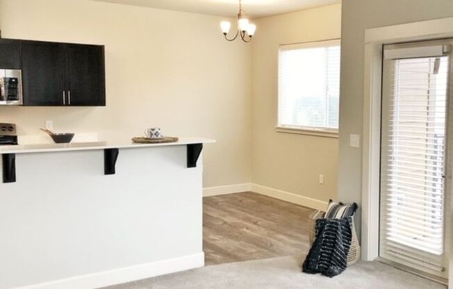 2 beds, 2 baths, 952 sqft, $1,725, Unit 111