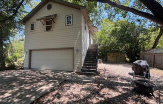 Garage apartment close to UT campus